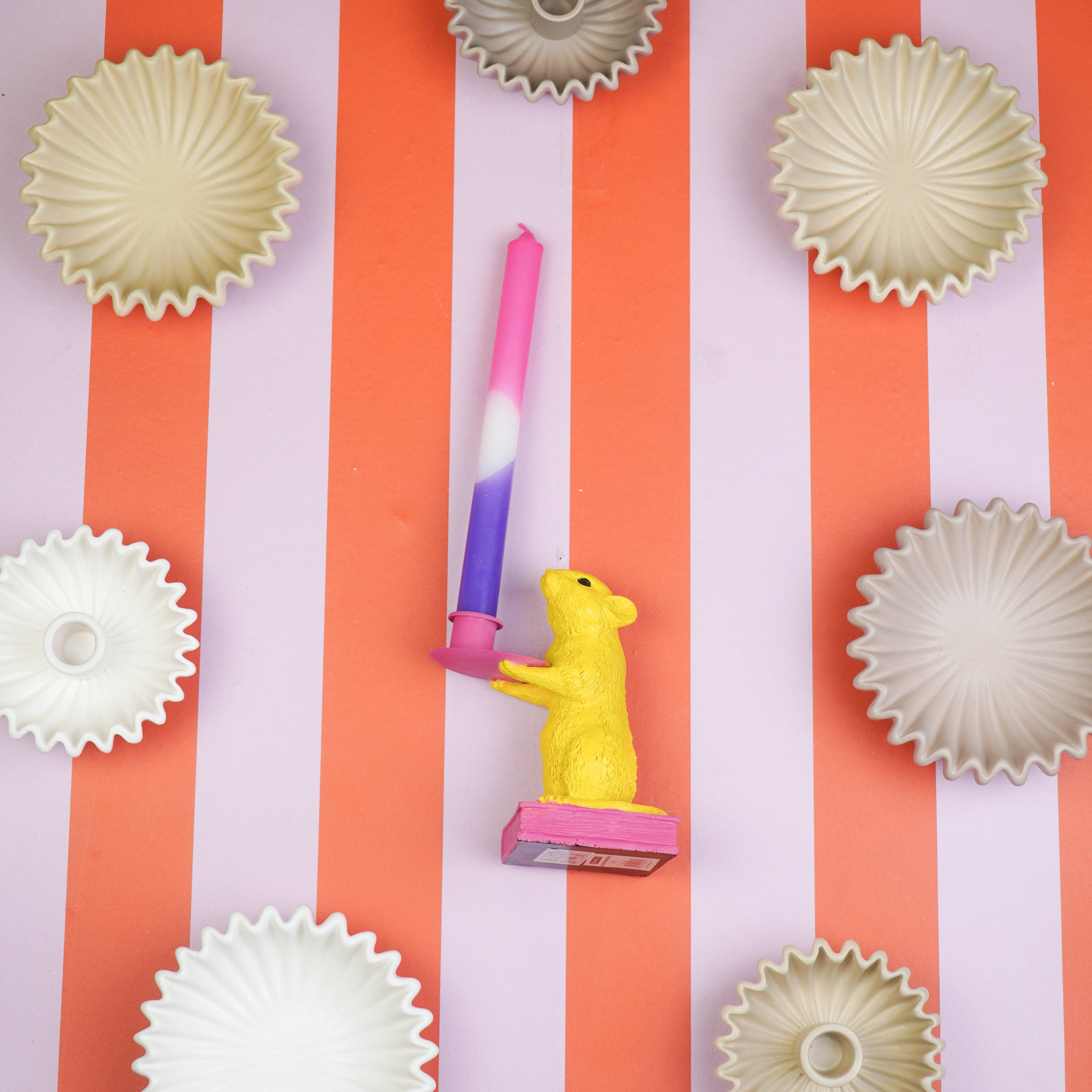 Housevitamin bv – wholesale Candle holder – Candle holder - Mouse - Polyresin - Yellow/Pink - 8x10x17cm6