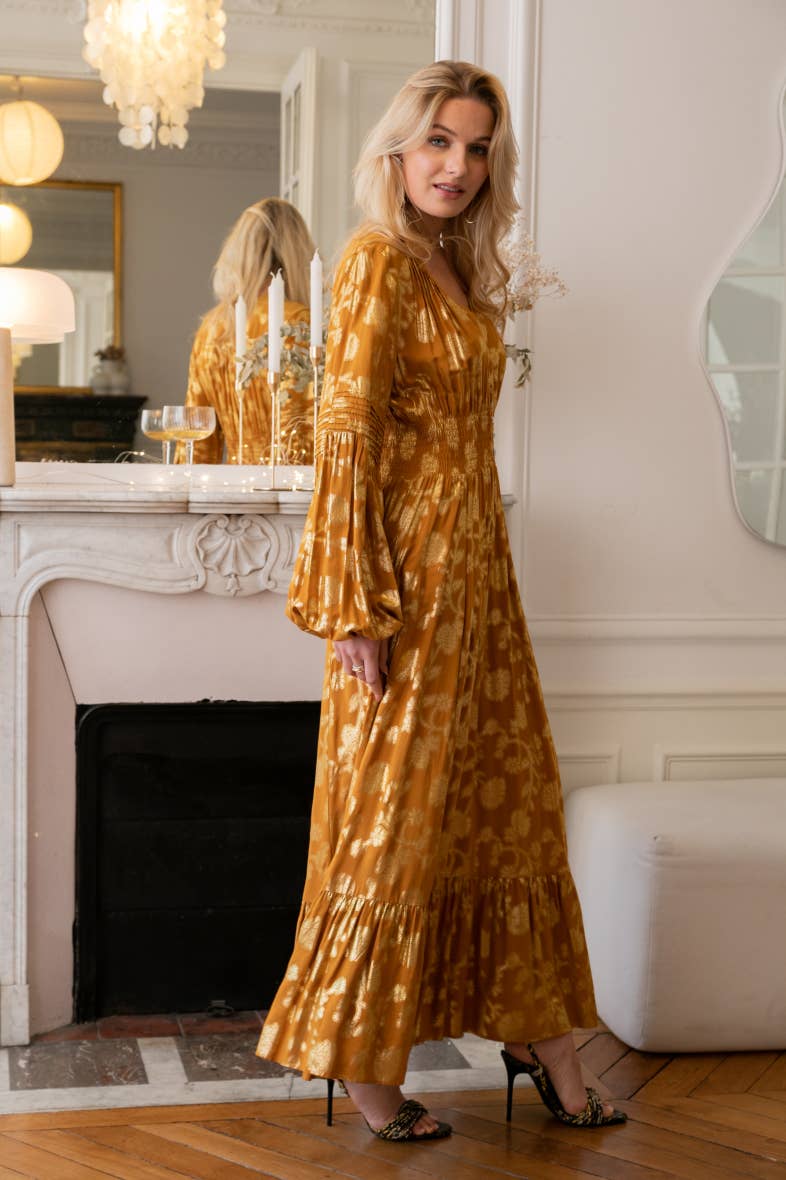 Kamel Locker geschnittenes langes Kleid mit Rüschen, Golddruck. für den Großhandel auf Faire4