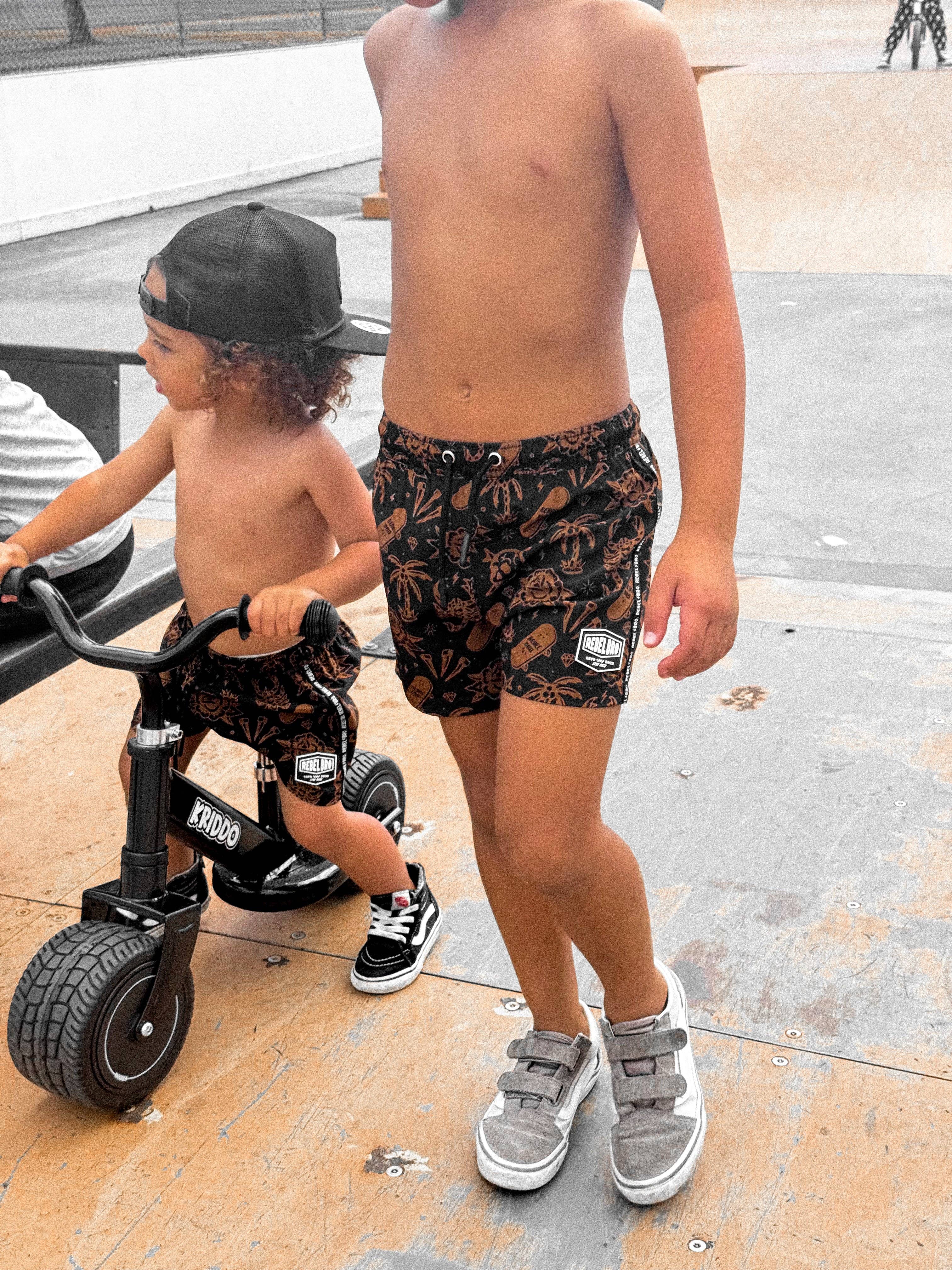 Rebel Bro - Vente Short de bain – enfant - Short de bain hybride en Rebels In Paradise [Édition Sahara]10