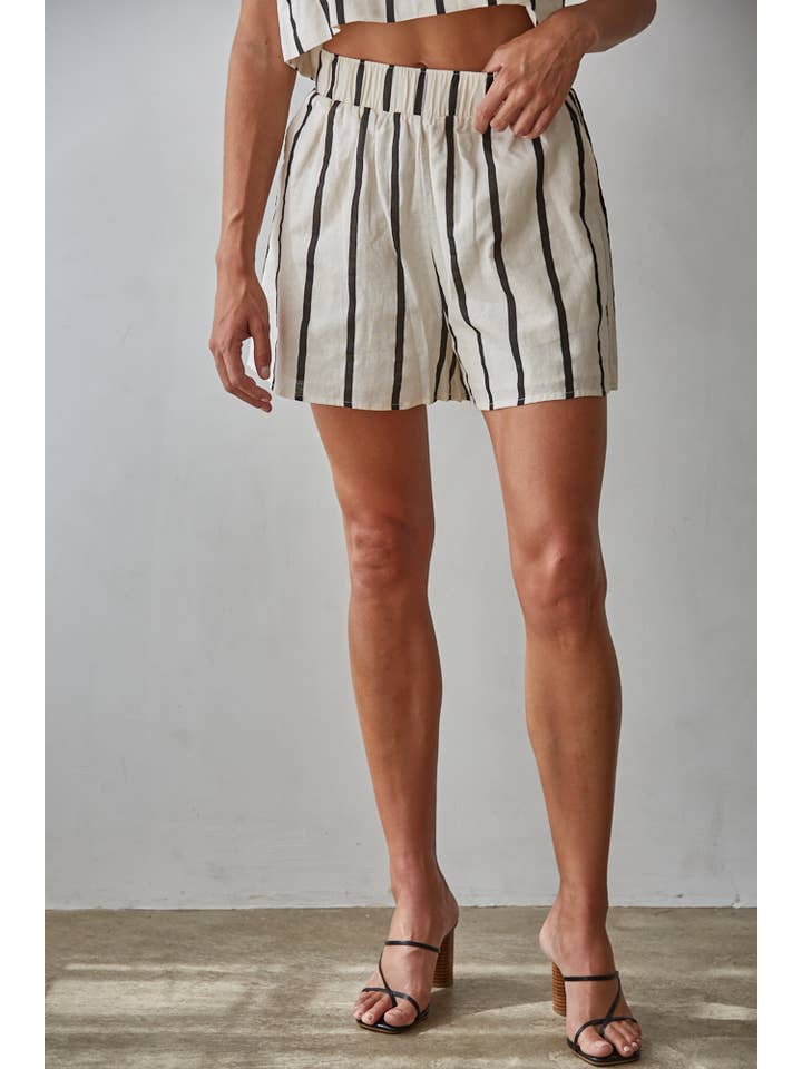 Cream Black LAR1129 | Woven Cotton Linen Shorts with Cotton Lining for wholesale on Faire