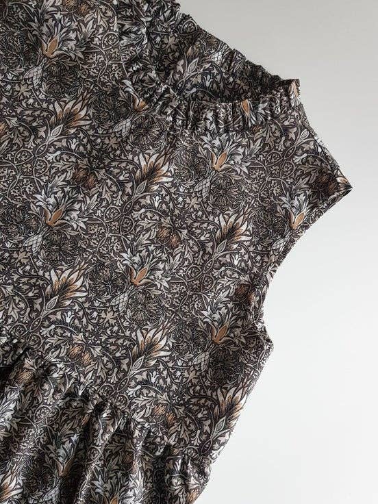 ROBE NORA - FLEURS FAUVES pour la vente par Winnie Woo