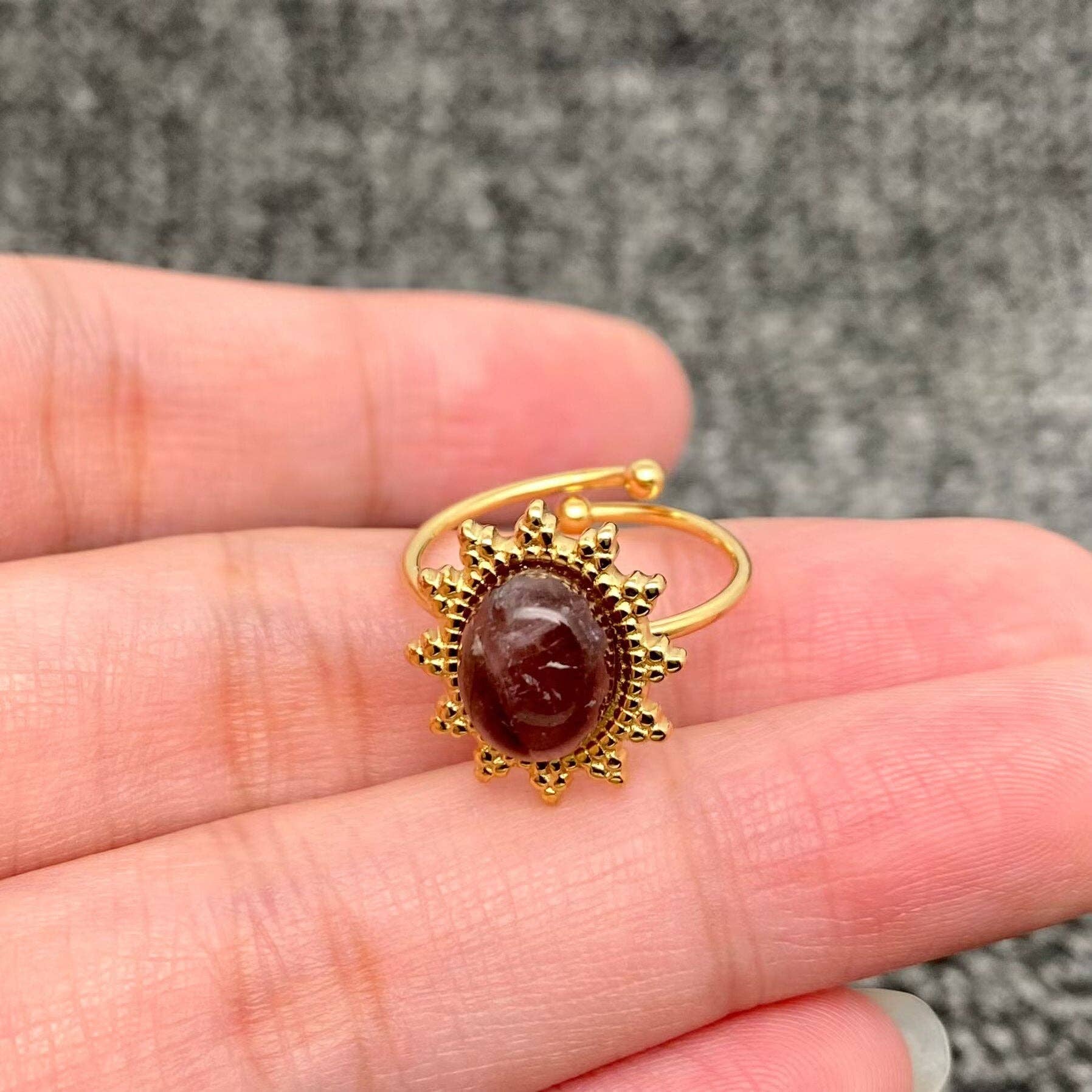 Mio Queena - Venta al por mayor Anillos solitarios - Anillo ajustable de acero inoxidable con piedra incrustada y baño de oro 18K - FGS/CS6