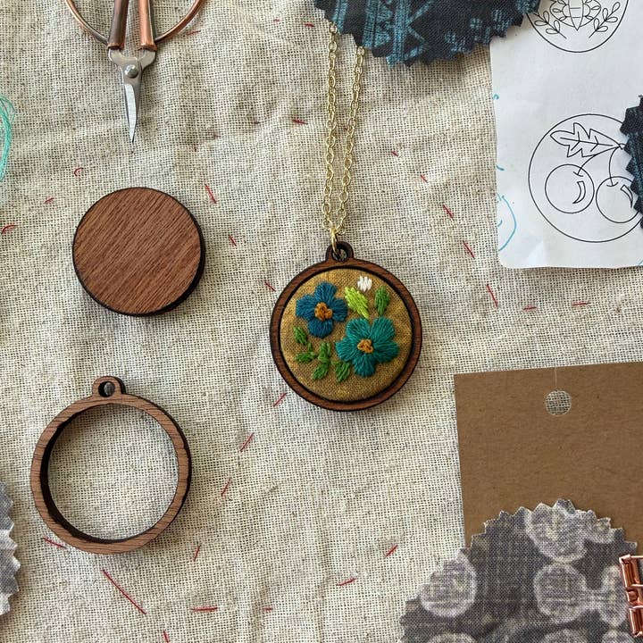 Rikrack - Wholesale DIY Craft Kit - Flowers Embroidery Necklace Kit3