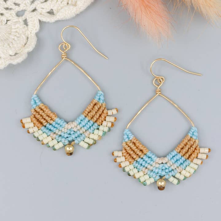 Orecchini Quadrati in Macramè | Oro Riempito Costiero | Fatto a Mano per la vendita all'ingrosso da parte di The Stitch Alliance