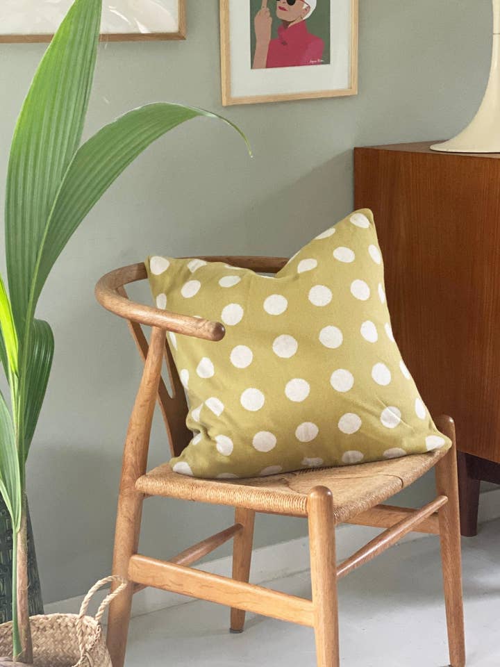 Astrid Kussenhoes Olijf, Zacht Jacquard Gebreid Katoen voor wholesale door Funky Doris