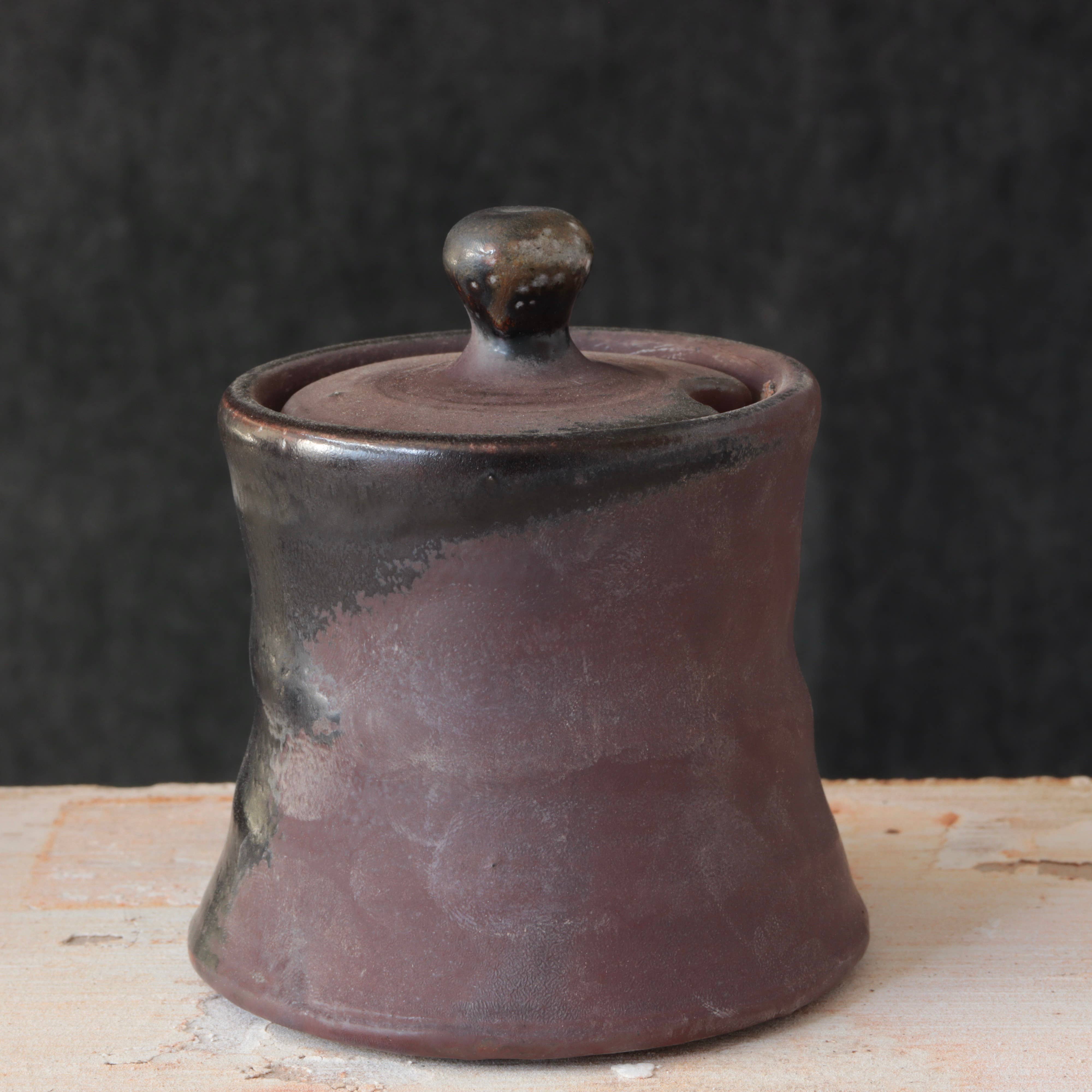 Matt Fishman Pottery - Vente Pots - Pots à sucre en forme de sablier cuits au soda foncé7