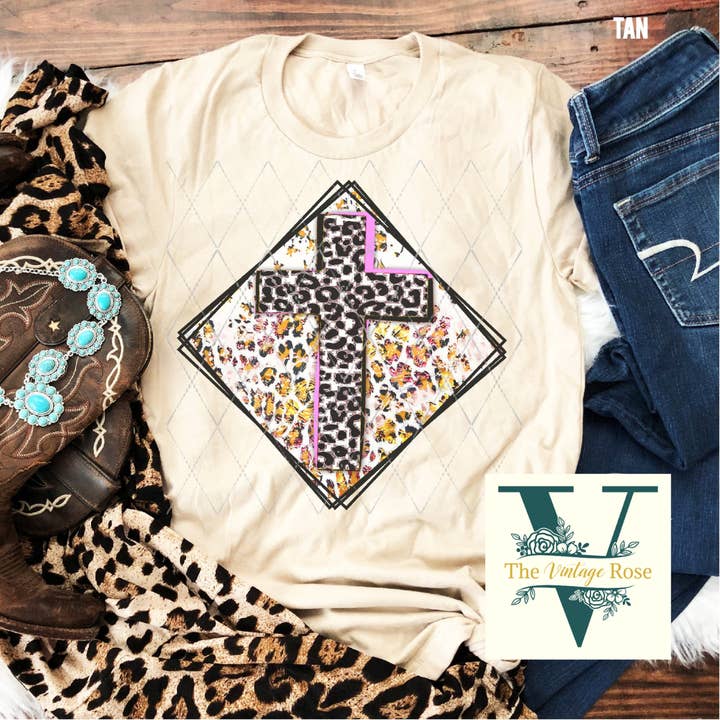 T-shirt met boho-kruisprint en luipaardprint voor wholesale door The Vintage Rose