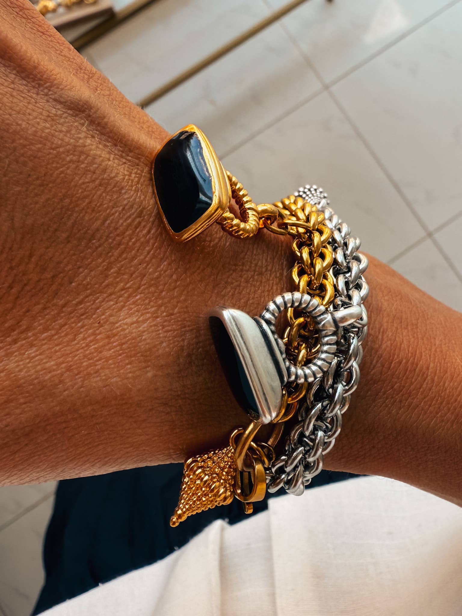 Goupi - Wholesale Charm/Dangle Bracelet - Vintage Charms Chunky Bracelet in silver and gold1