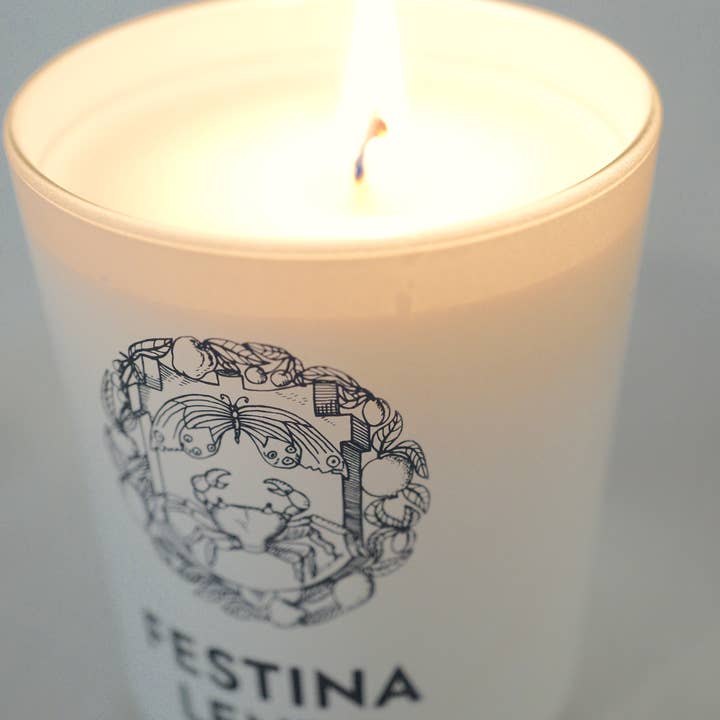 FESTINA LENTE MILANO - Vendita all'ingrosso Candela in vasetto - Candela regalo per lui: CARPE DIEM: tabacco, pepe rosa, oud