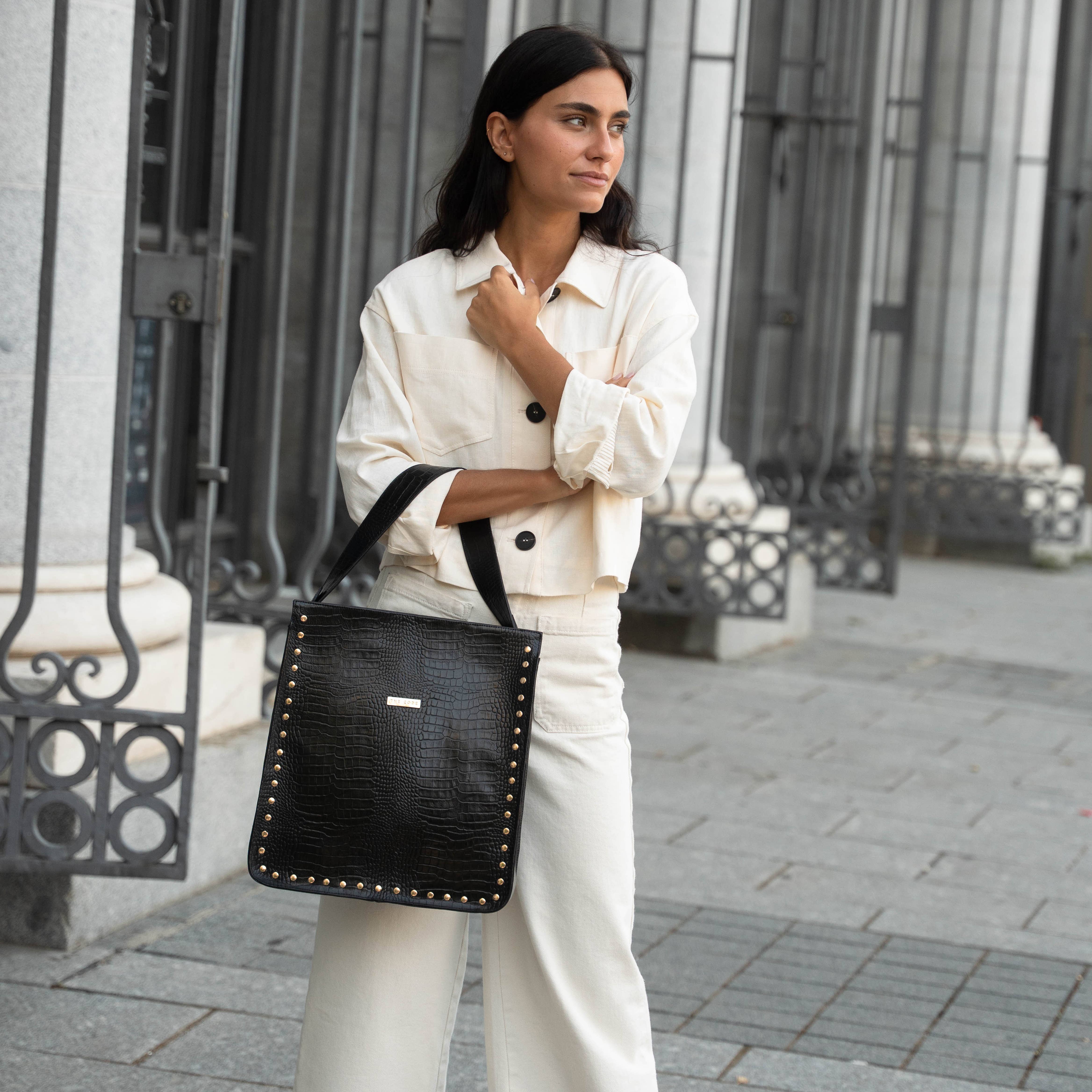 THE CODE - Wholesale Shoulder Bag - Women's - SHOPPER SAGRARIO BLACK3