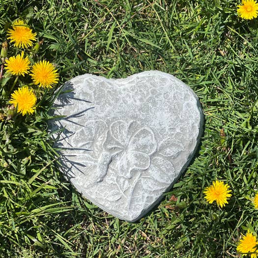 Backyard Stone Art – Großhandel Trittstein – Trittstein mit Kolibri-Herz, 20,3 x 1,9 cm, Gartenstein2