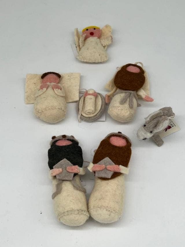 Vatican Homes – Großhandel Verzierungs-Set – 7-teilige handgenähte Filz-Weihnachtskrippenornamente1