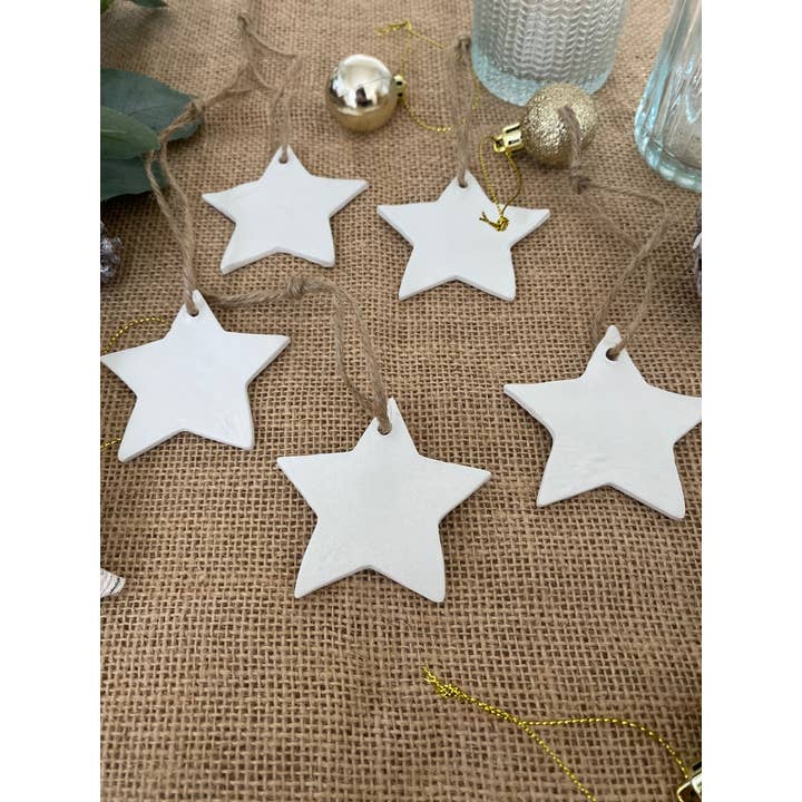 Amberleigh Home Crafts – wholesale Prydnadsset – Uppsättning av 5 Plain White Star Clay Decoration | Juldekoration3