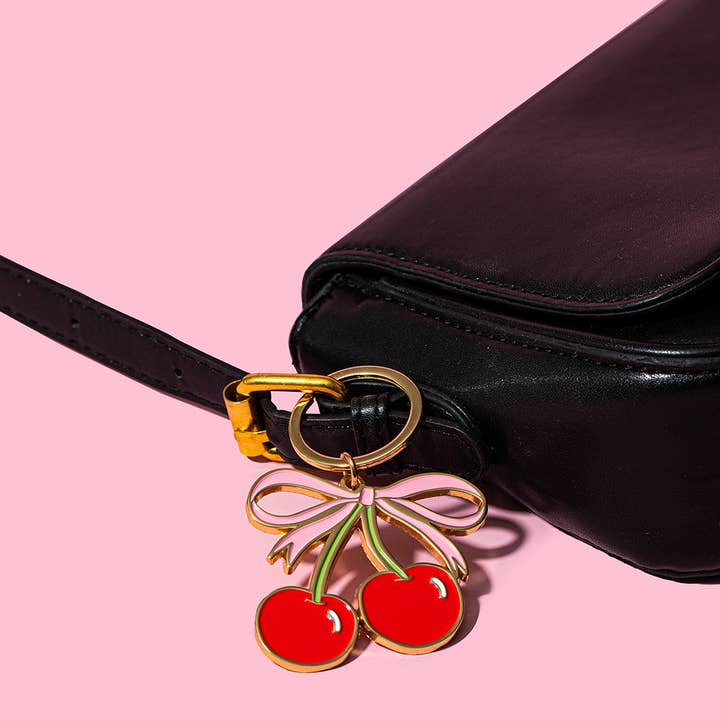 Brittany Paige – Engroshandel Nøglering - Dame – Kirsebær Emalje Nøglering Taskekæde4