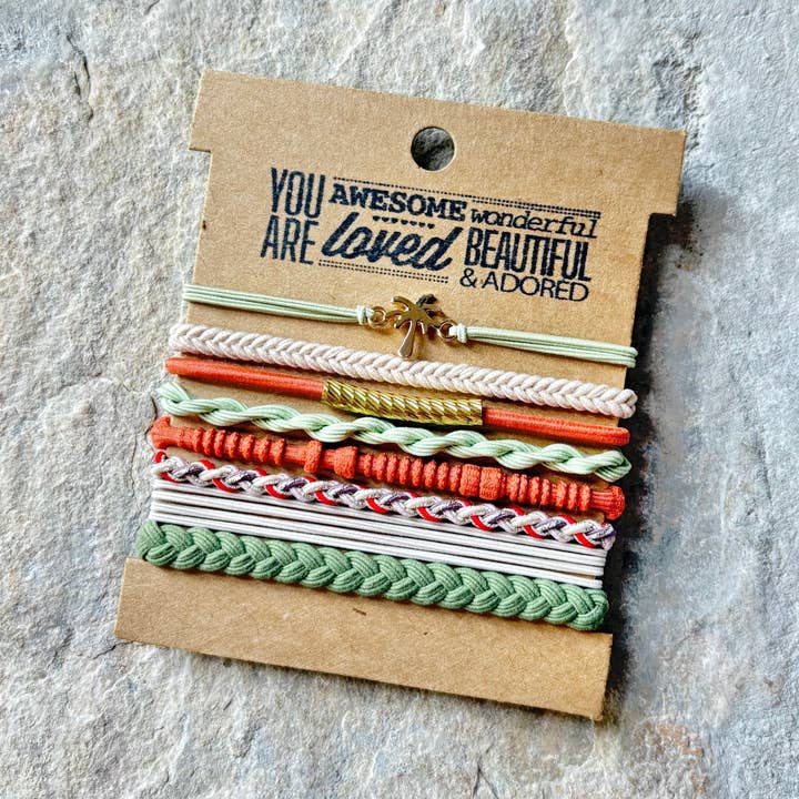 Ălastiques Ă cheveux Charm sur carte Kraft | Palmier pour la vente par eastern ave studio