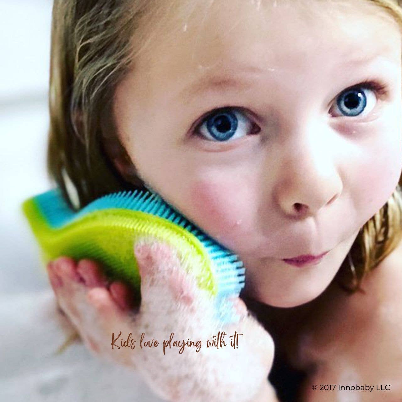 Innobaby on Faire - Venta al por mayor Juguete para la bañera - Bebés - Exfoliante de baño de silicona, divertido cepillo con forma de pez, juguete de baño para bebés12