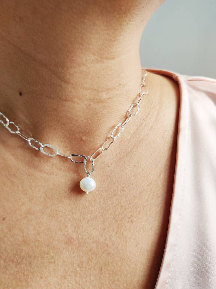 COLLAR DE CADENA DE PAPEL CON PERLA BARROCA para venta al por mayor de The Diamond Setter