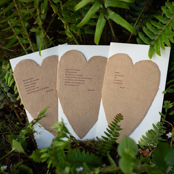 Oblation Papers & Press - Vendita all'ingrosso Biglietti d'amore - Biglietto tipografico fatto a mano in carta kraft con citazione di John Muir Quote Heart3
