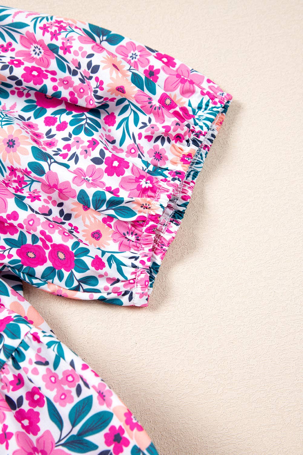 Rosa Vestido rosa de talla grande con flores, media botonadura, mangas cortas abullonadas y corte en línea A. de venta al por mayor en Faire2