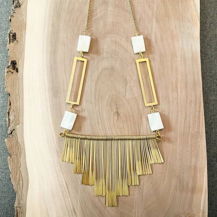 Collar de perlas con flecos Golden Horizon de 18" para venta al por mayor de Wood + Feather Designs