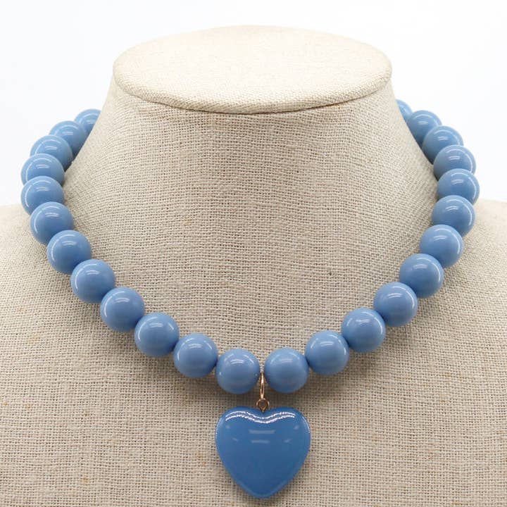 Blaue Acrylperlen mit rosa Steinherzanhänger für den Großhandel von What's Hot