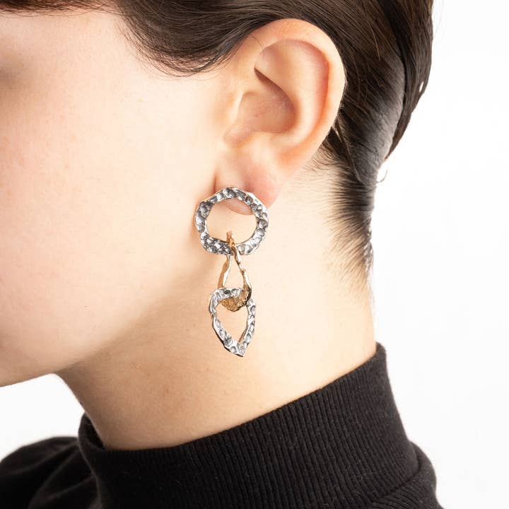 Mandile Gioielli - Wholesale Hangende/ronde oorbellen - Oorbellen met drie cirkelvormige hangers van 925 zilver en brons (ORA063b)1