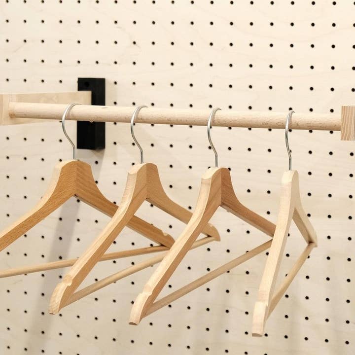 Knagerækker og bøjleholder til hulplade for engroshandel hos AIRE