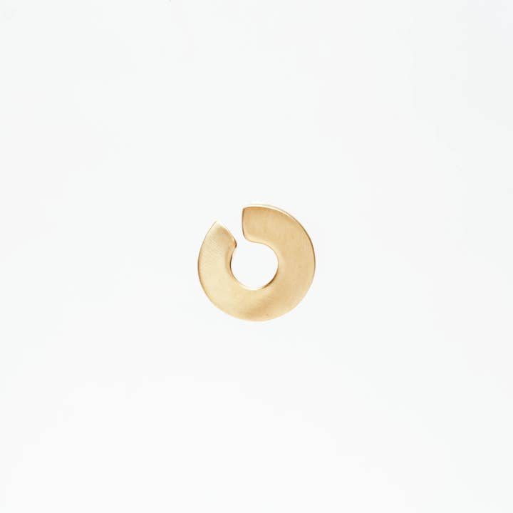 BOUCLES D'OREILLES CRÉOLES SATINÉES EN ARGENT 925 pour la vente par MINA MINA