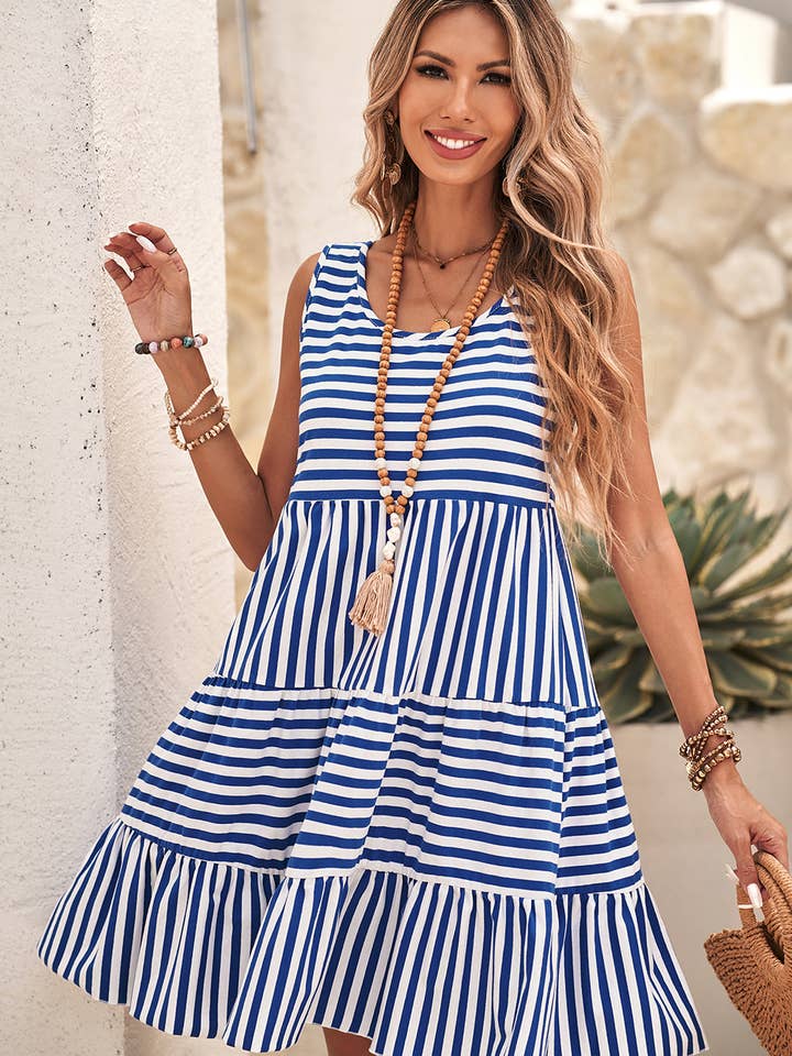 Robe mini sans manches à encolure en U et coupe ample LDC Stripe pour la vente par Little Daisy Closet