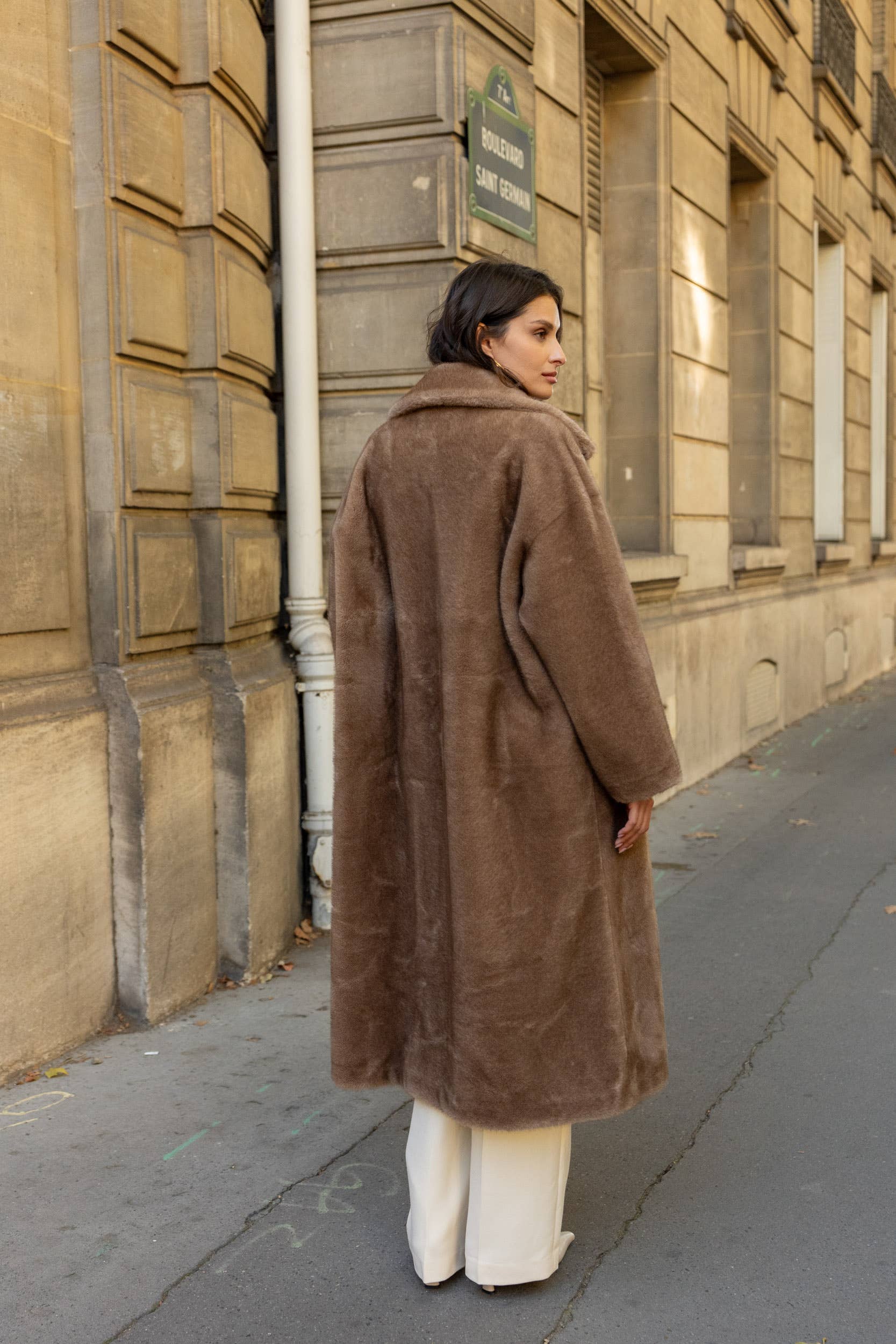 Attentif Paris - Wholesale Fur/Faux Fur Coat - Women's - Long synthetic fur coat with lapel collar41