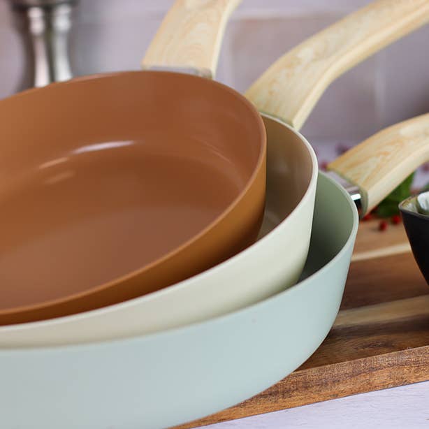 Menastyl - Wholesale Cookware Set - 7-piece aluminum cream set - induction compatible2