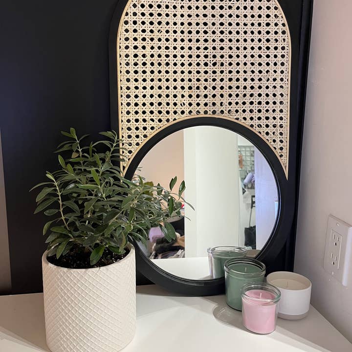 Specchio ovale in legno da 60 cm | Decorazione a specchio ovale con cornice in legno per la vendita all'ingrosso da parte di Coucou Bamboo