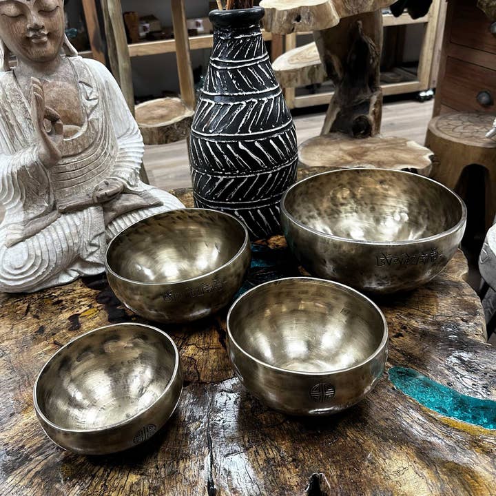 AW Artisan - Venta al por mayor Accesorios de yoga - Cuenco Tibetano Mediano Luna Nepalesa - (aprox 750g) - 15cm