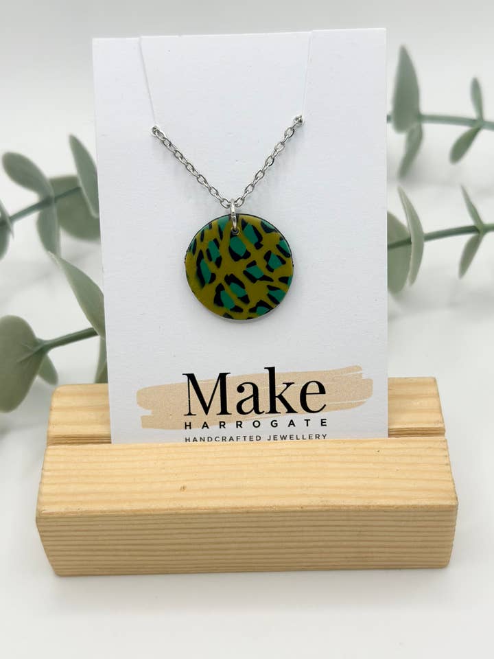 Lime Leopard Leopardmönster - Stort Knapphalsband för wholesale av Make Harrogate