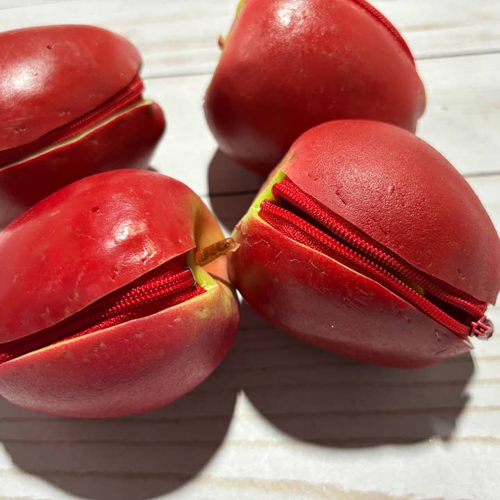 Viva Greetings - Wholesale Gag Gift/Novelty Gift - Gag Gift Coin Purse Apple3