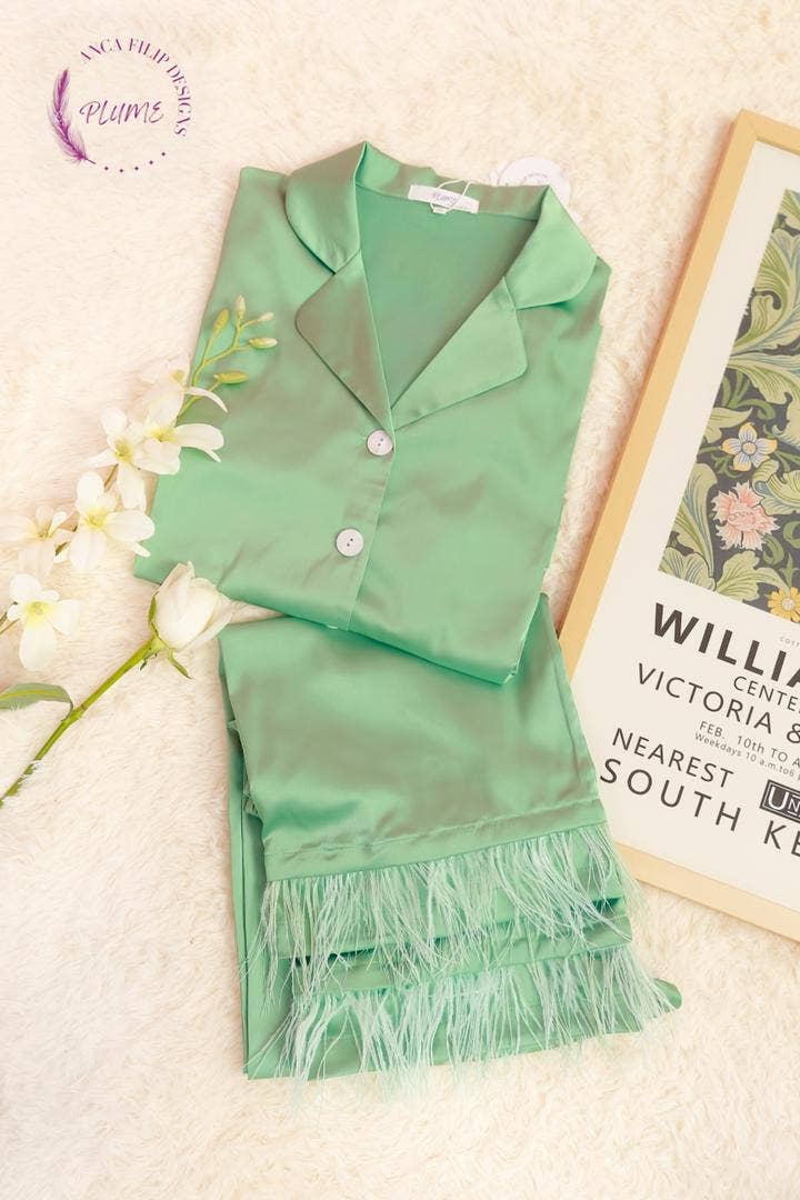 Plume AF Design - Vente Haut et bas de pyjama – femme - Pyjama en satin avec bordure de plumes amovible, blanc sur blanc2