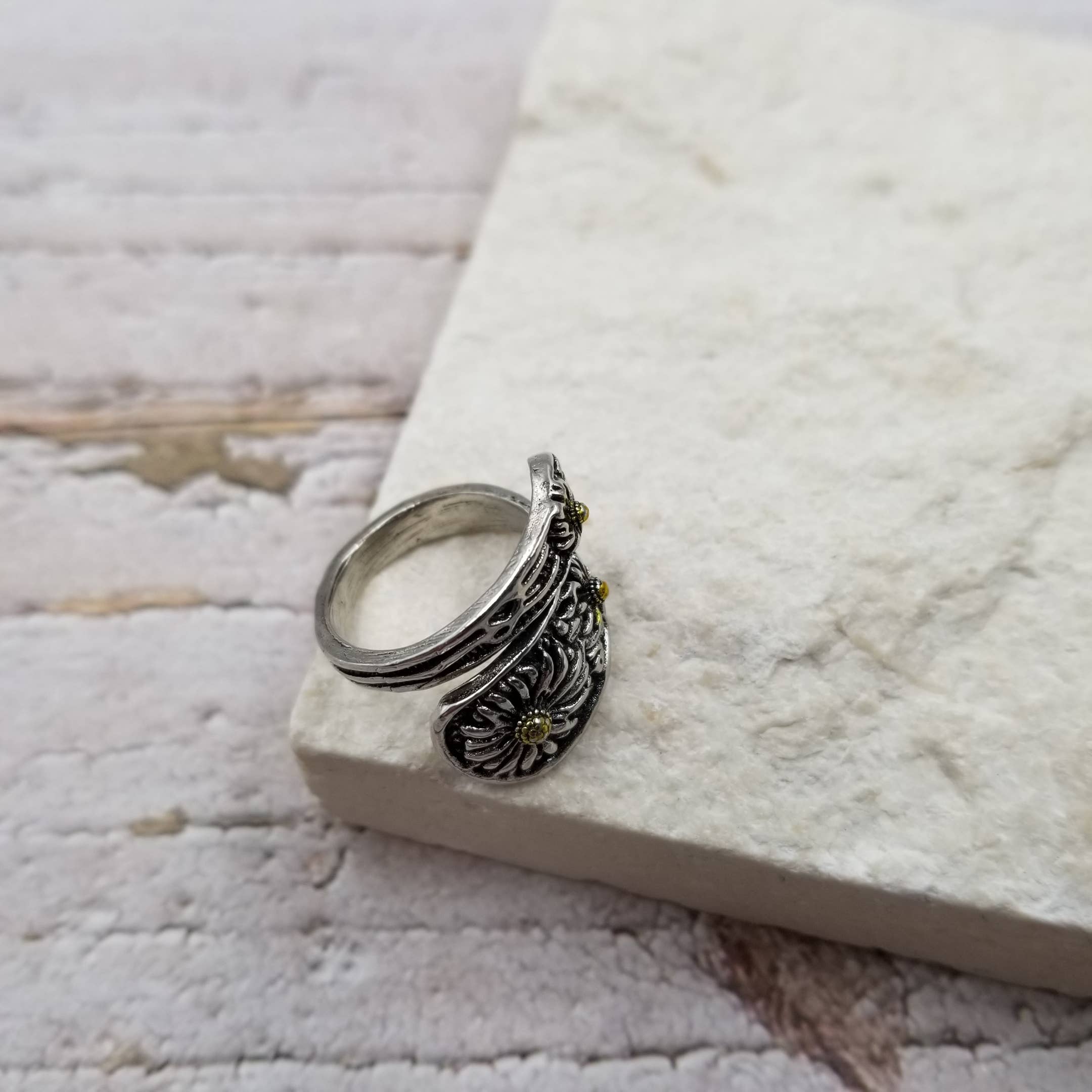 Treasure Wholesale – Engroshandel Båndring – Vintage sølv udskåret solsikkering2