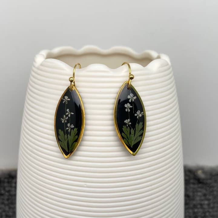 Mio Queena - Wholesale Dangle Earrings - Pressed Dried Flower Black Resin Dangle Earrings - PDF1