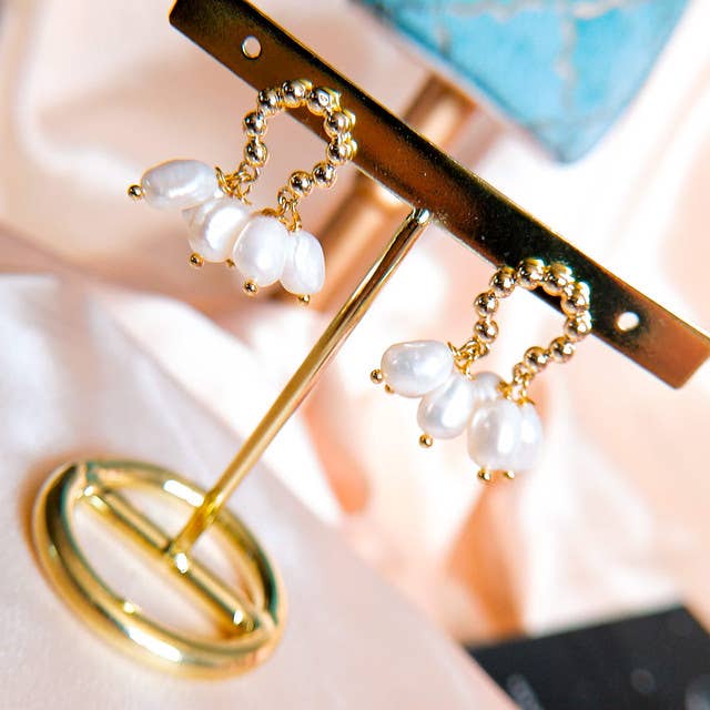 Pompon La Tulipe – wholesale Dangle earrings – Elegance Golden Tutu Dangling Earrings Baroque Pearls5