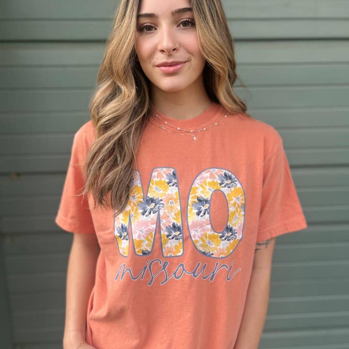 Camiseta estatal floral personalizada y otras tendencias de Resultados para blusas por df al por mayor. Devoluciones gratuitas y condiciones de pago a 60 días en Faire en Faire.