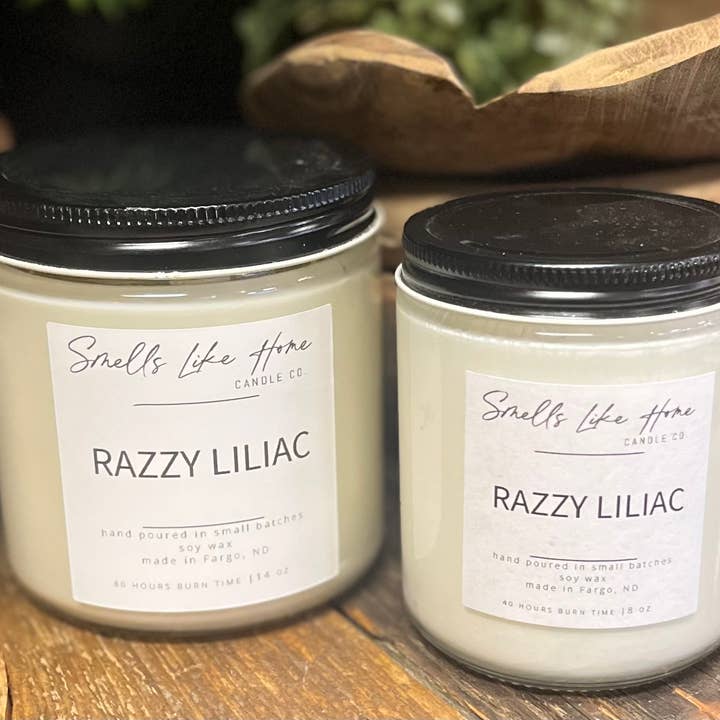 Candela di soia Razzy Liliac per la vendita all'ingrosso da parte di Smells Like Home Candle Co.