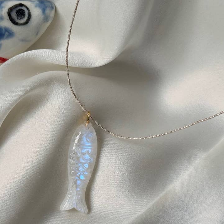White labradorite fish necklace - Sea moon for wholesale by Sophie Deschamps Bijoux