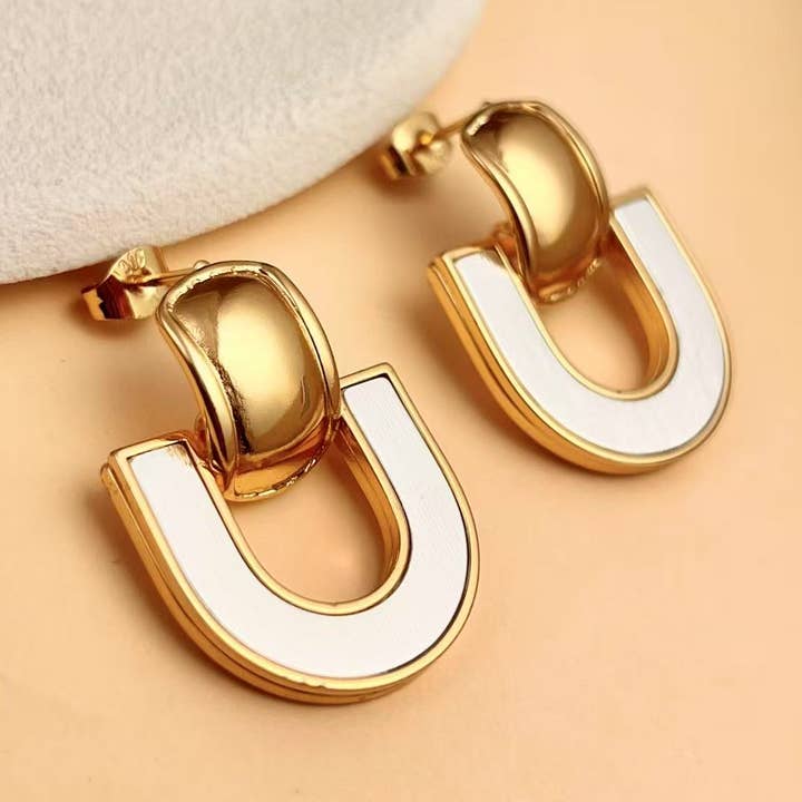 COSMOS – wholesale Dangle earrings – U Sculptural Gold Pearl Earrings0