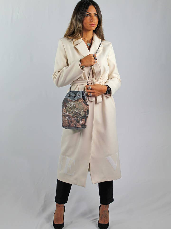 BORSA SECCHIELLO IN TESSUTO DAMASCATO CON PUNTI LUCE ARGENTO per la vendita all'ingrosso da parte di apiedinudinelparco