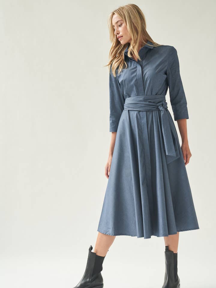 Robe chemisier avec ceinture à nouer bleue pour la vente par Marianna Déri GmbH