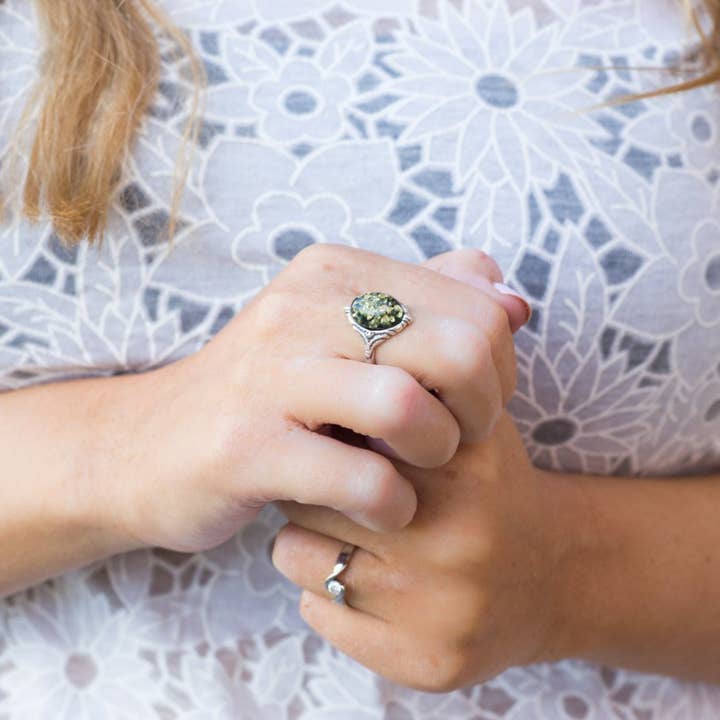 Baltic Beauty – Engroshandel Statementring – Boho grøn rav Ring