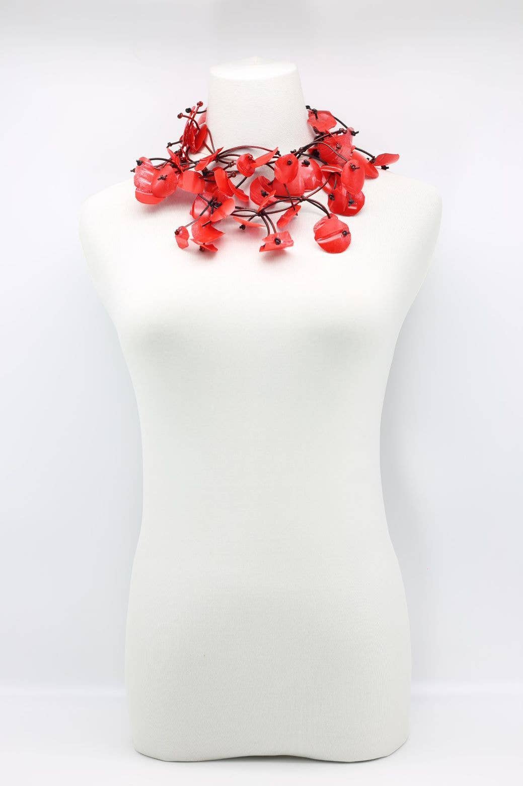 Jianhui London – Großhandel Statement-Halsketten – Halskette mit Seerosenblättern aus recyceltem Kunststoff, lang, handbemalt16