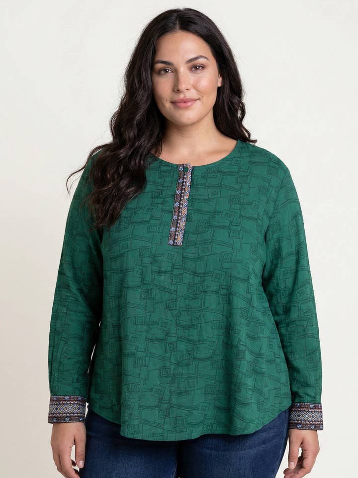 Grön texturerad blus i stora storlekar (C6239) för wholesale av Pomme Rouge Paris