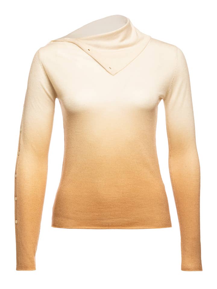 Haut texturé à col roulé ajusté avec rabat en perles pour la vente par OO-TO