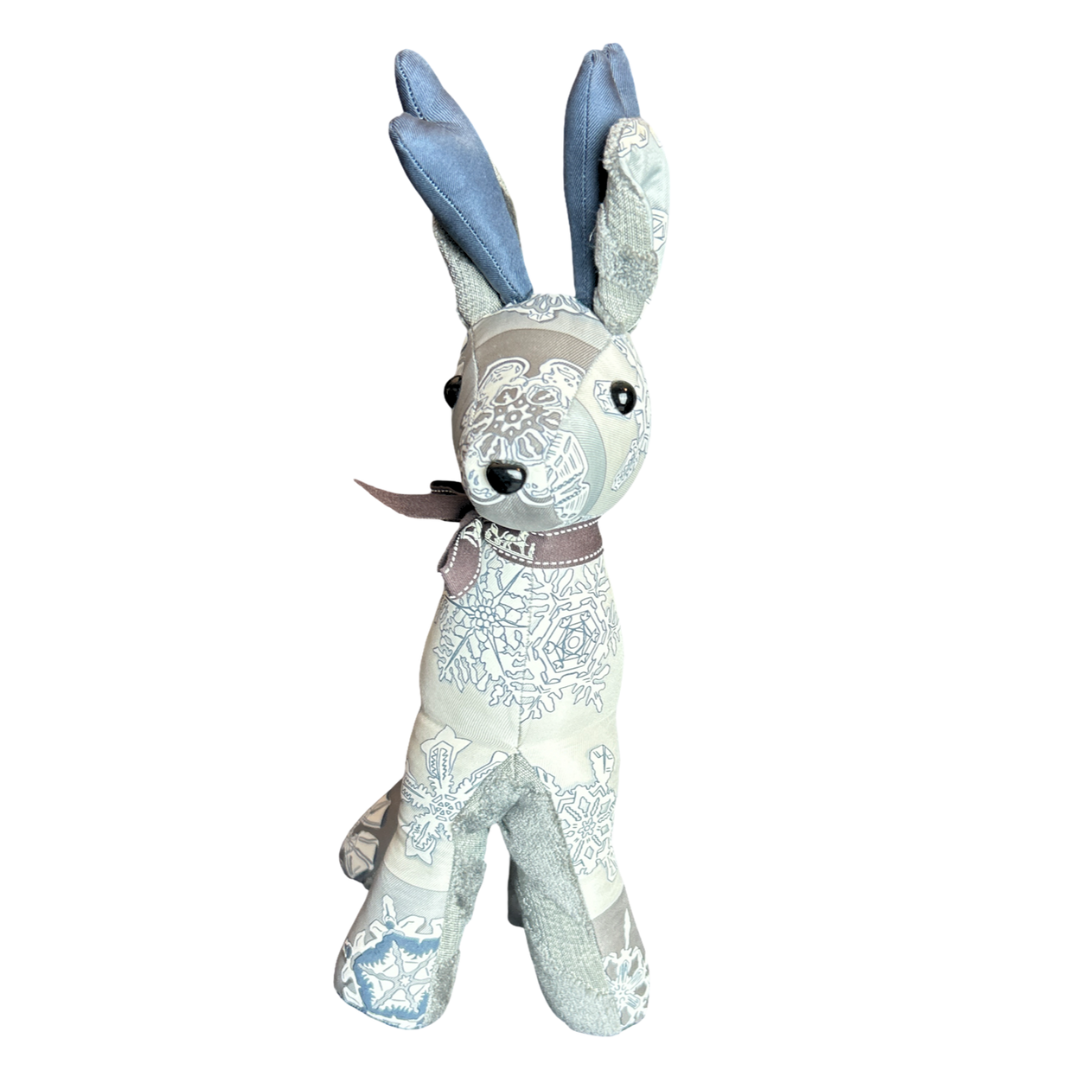 Vintage Luxe Up - Wholesale Decorative Figurine - Feux d'Hiver Vintage Silk Scarf Guide Reindeer1